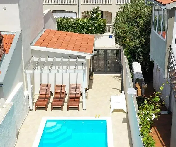 Villa Klaudia With Pool Zadar