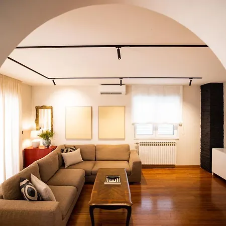 Klaudia With Pool Villa *