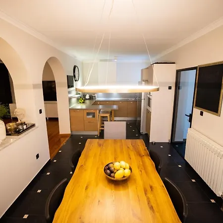 Klaudia With Pool Vila *