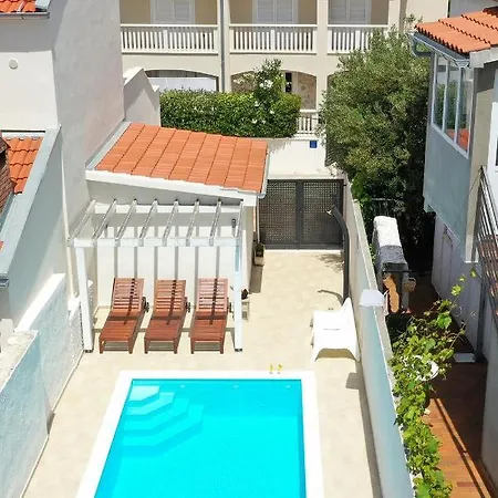 Вілла Klaudia With Pool Задар