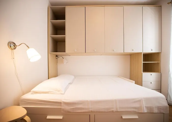 Klaudia With Pool זאדאר