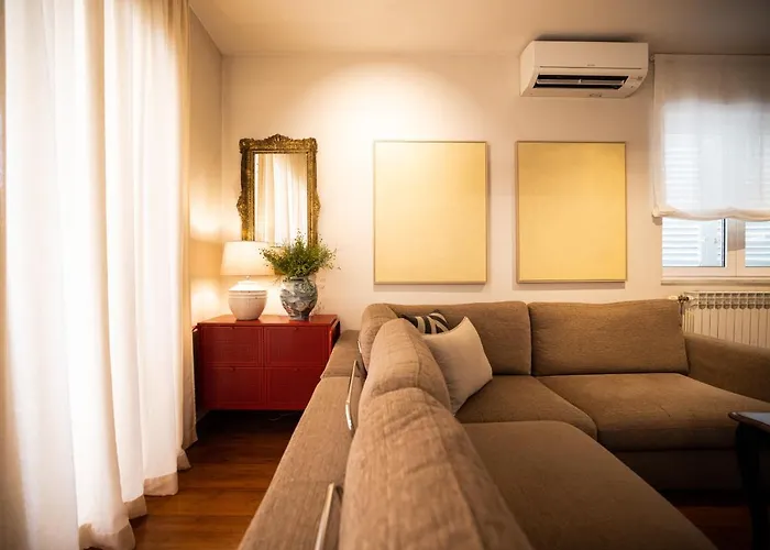 Klaudia With Pool זאדאר